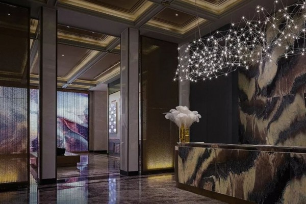 荣泰按摩椅在重庆，一坐即享养生SPA之旅！