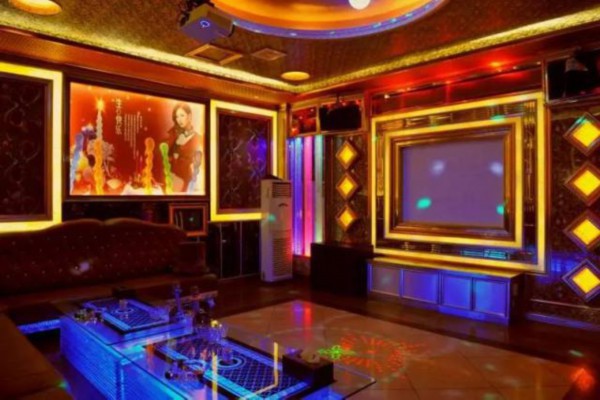 山城夜色迷人眼，重庆夜生活概览